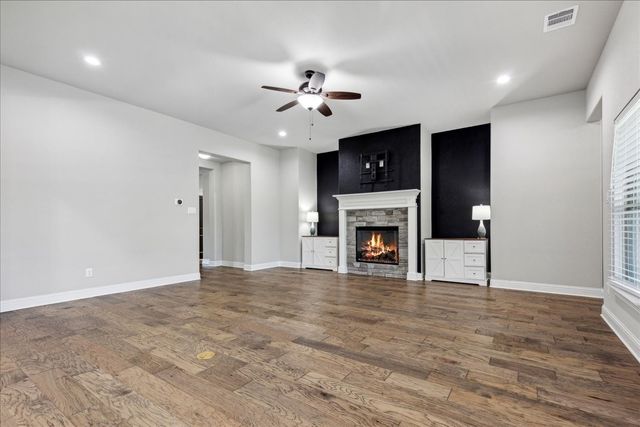 541 Harvest Grove Drive, Waxahachie, TX 75165