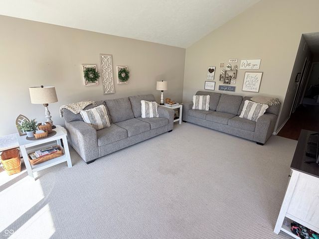 3642 Deerfield Place, Columbus, IN 47203