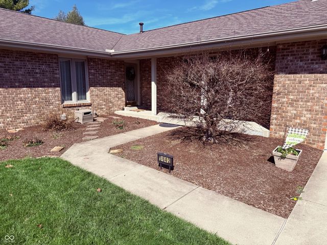 3642 Deerfield Place, Columbus, IN 47203