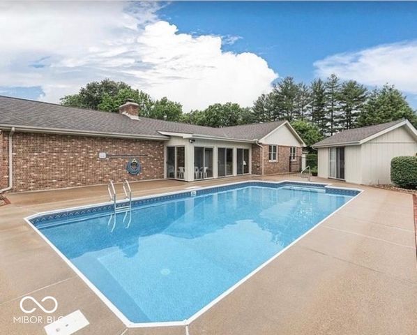 3642 Deerfield Place, Columbus, IN 47203