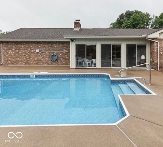 3642 Deerfield Place, Columbus, IN 47203