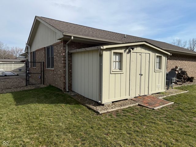 3642 Deerfield Place, Columbus, IN 47203