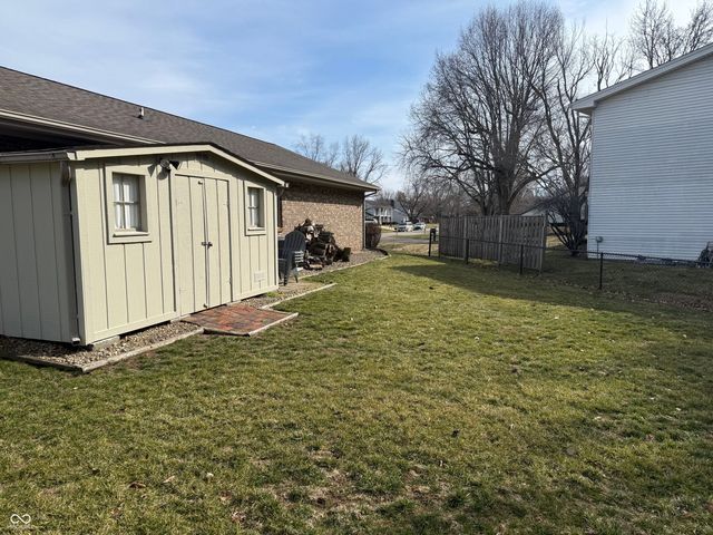 3642 Deerfield Place, Columbus, IN 47203