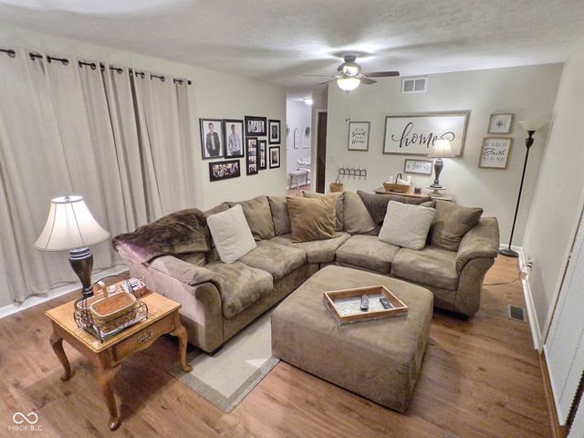 3642 Deerfield Place, Columbus, IN 47203