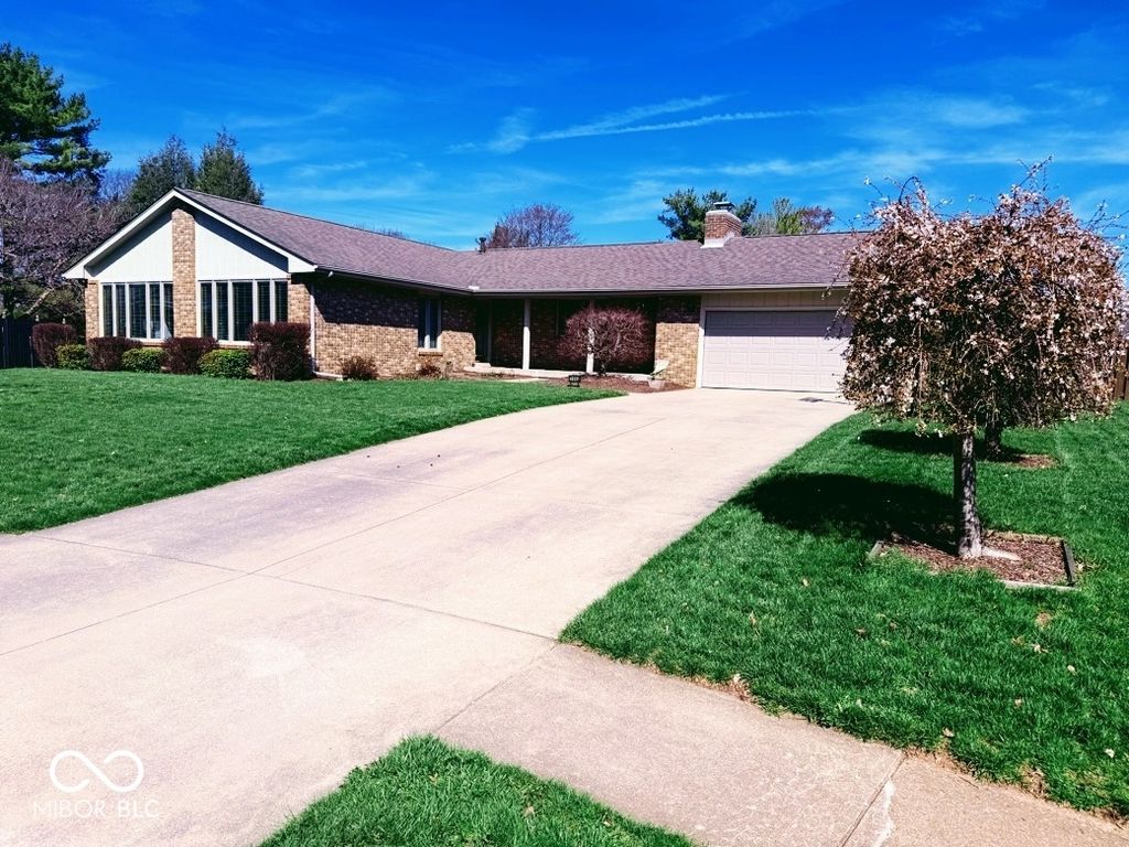 3642 Deerfield Place, Columbus, IN 47203