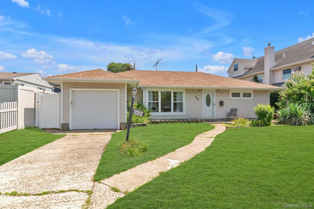 660 Franklin Boulevard, Long Beach, NY 11561 — photo 2