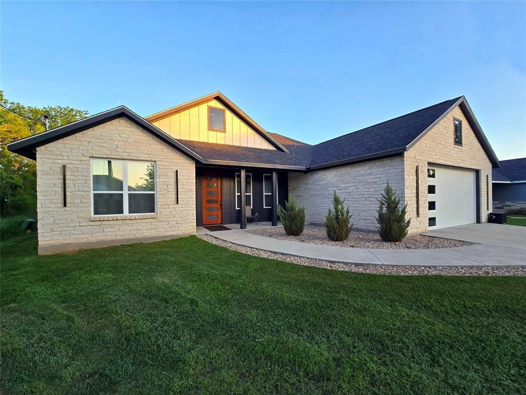 109 Kipapa CT, Bastrop, TX 78602