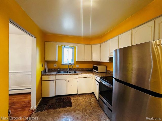 4113 Telegraph Road B-117, Bloomfield Hills, MI 48302