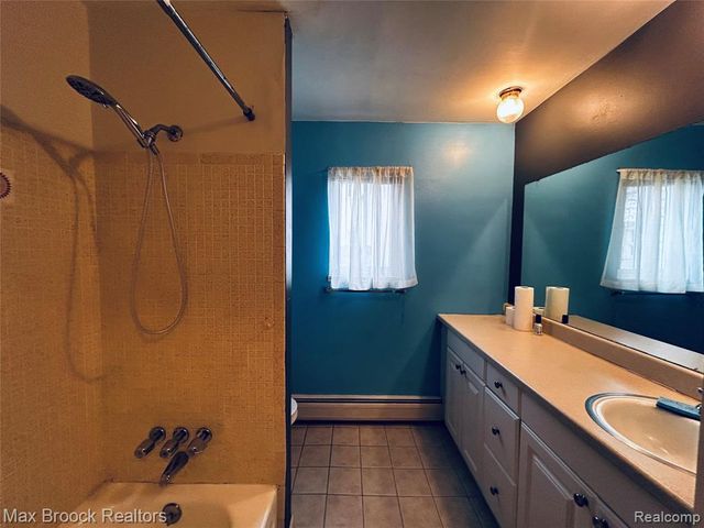 4113 Telegraph Road B-117, Bloomfield Hills, MI 48302