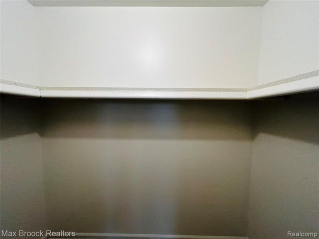 4113 Telegraph Road B-117, Bloomfield Hills, MI 48302