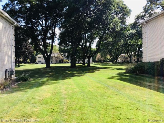 4113 Telegraph Road B-117, Bloomfield Hills, MI 48302