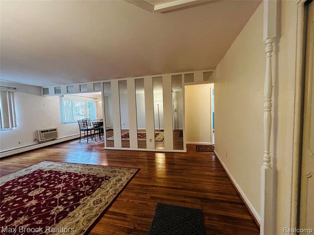 4113 Telegraph Road B-117, Bloomfield Hills, MI 48302