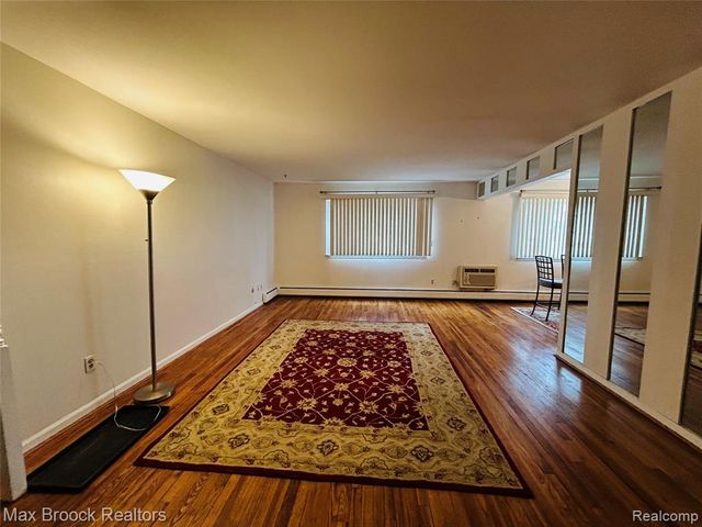 4113 Telegraph Road B-117, Bloomfield Hills, MI 48302