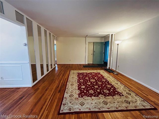 4113 Telegraph Road B-117, Bloomfield Hills, MI 48302