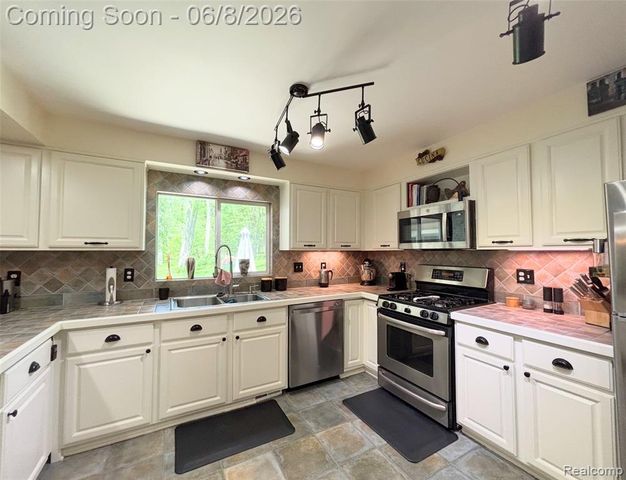 5400 Grange Hall Road, Holly, MI 48442
