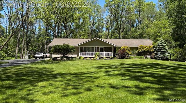 5400 Grange Hall Road, Holly, MI 48442