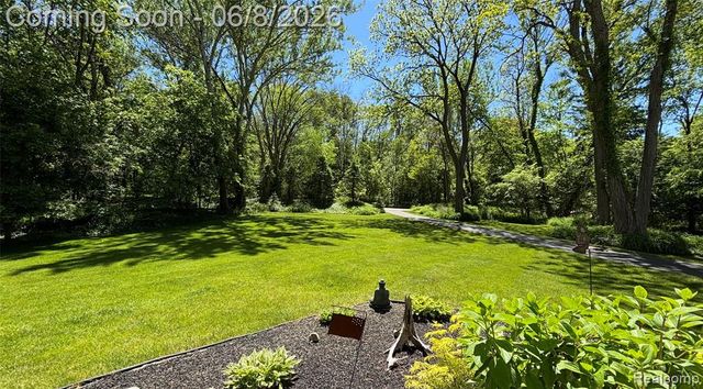 5400 Grange Hall Road, Holly, MI 48442
