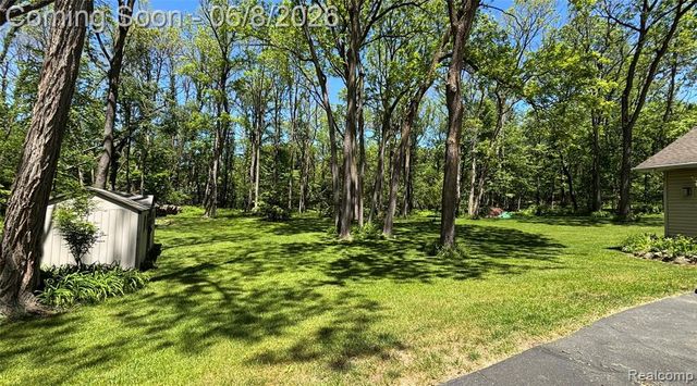 5400 Grange Hall Road, Holly, MI 48442