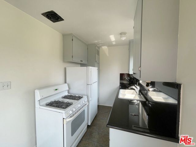 2986 Waverly Drive 4, Los Angeles, CA 90039