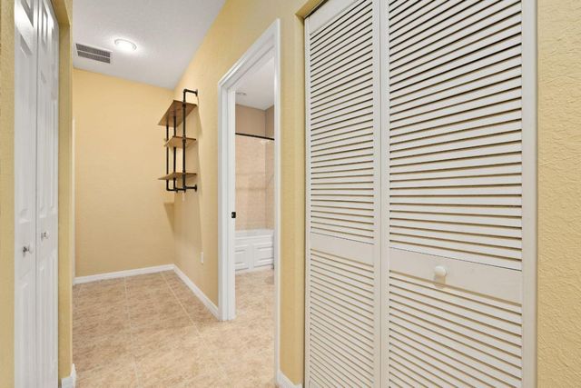 1863 S Dovetail Drive B1, Fort Pierce, FL 34982