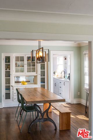 5742 6th Avenue, Los Angeles, CA 90043