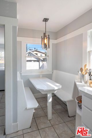 5742 6th Avenue, Los Angeles, CA 90043