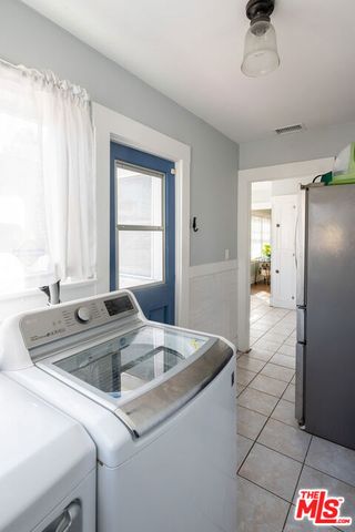 5742 6th Avenue, Los Angeles, CA 90043