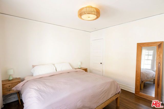 5742 6th Avenue, Los Angeles, CA 90043