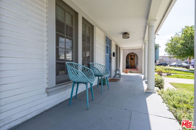 5742 6th Avenue, Los Angeles, CA 90043