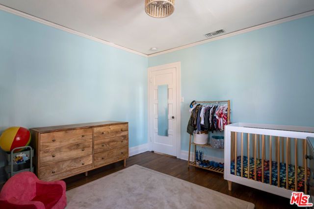 5742 6th Avenue, Los Angeles, CA 90043