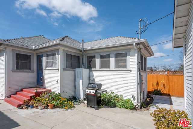 5742 6th Avenue, Los Angeles, CA 90043