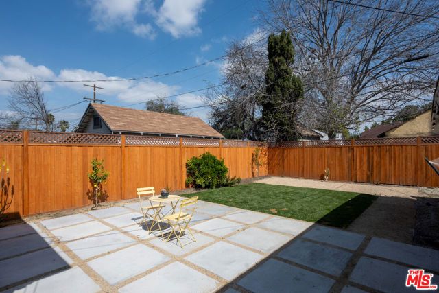 5742 6th Avenue, Los Angeles, CA 90043