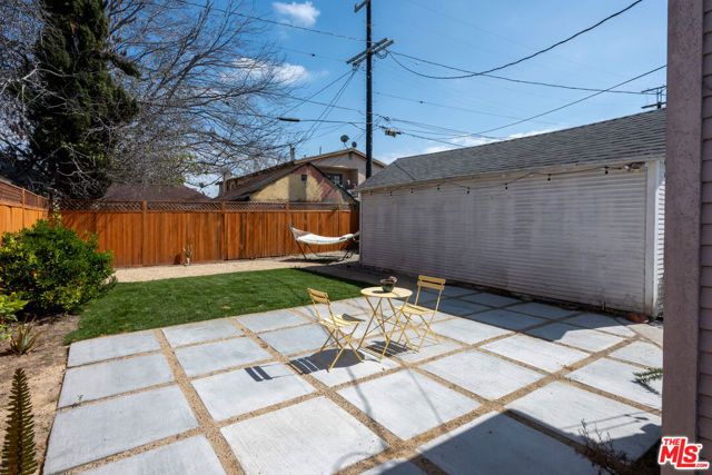 5742 6th Avenue, Los Angeles, CA 90043