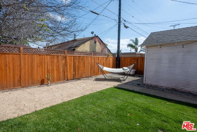 5742 6th Avenue, Los Angeles, CA 90043