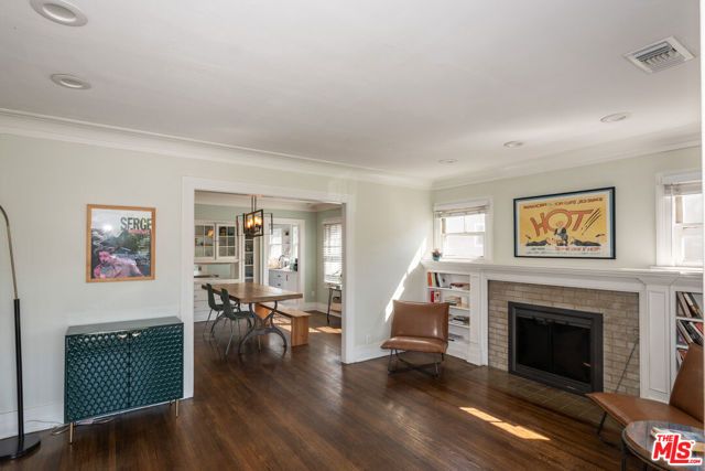 5742 6th Avenue, Los Angeles, CA 90043