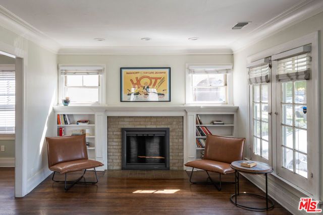 5742 6th Avenue, Los Angeles, CA 90043