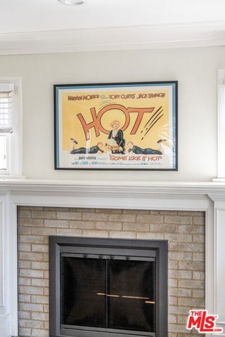 5742 6th Avenue, Los Angeles, CA 90043