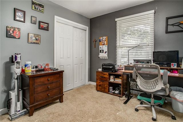 2407 NW 5th Street, Blue Springs, MO 64014