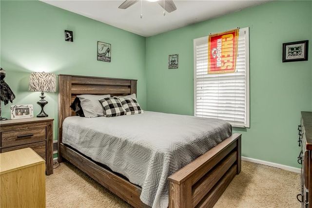2407 NW 5th Street, Blue Springs, MO 64014