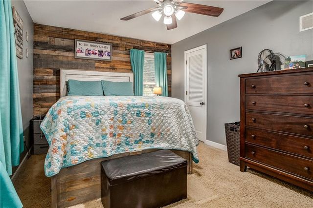 2407 NW 5th Street, Blue Springs, MO 64014