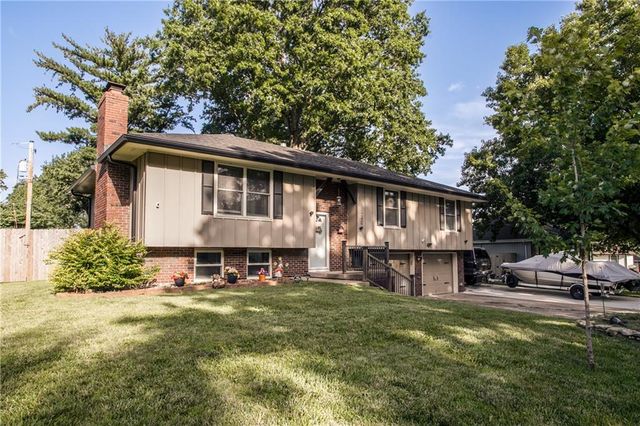 2407 NW 5th Street, Blue Springs, MO 64014