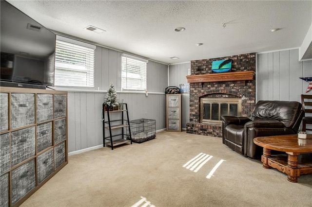 2407 NW 5th Street, Blue Springs, MO 64014