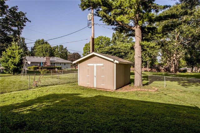 2407 NW 5th Street, Blue Springs, MO 64014