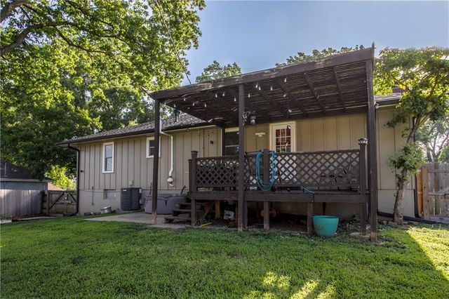 2407 NW 5th Street, Blue Springs, MO 64014