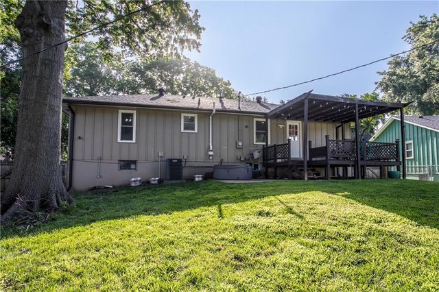 2407 NW 5th Street, Blue Springs, MO 64014