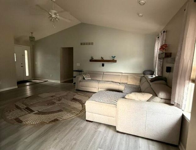 6098 Hedgerow Circle, Grand Blanc, MI 48439