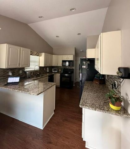 6098 Hedgerow Circle, Grand Blanc, MI 48439