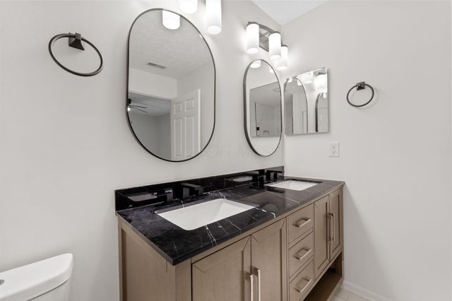 6259 Hampton Green Place, 8B, Dublin, OH 43016