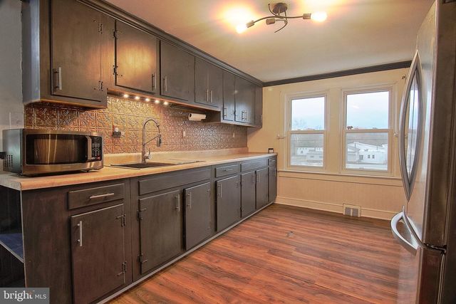 1461 BEN FRANKLIN HWY W, Douglassville, PA 19518