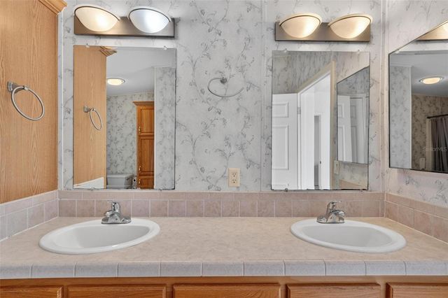 5353 NE 136TH PLACE, Oxford, FL 34484